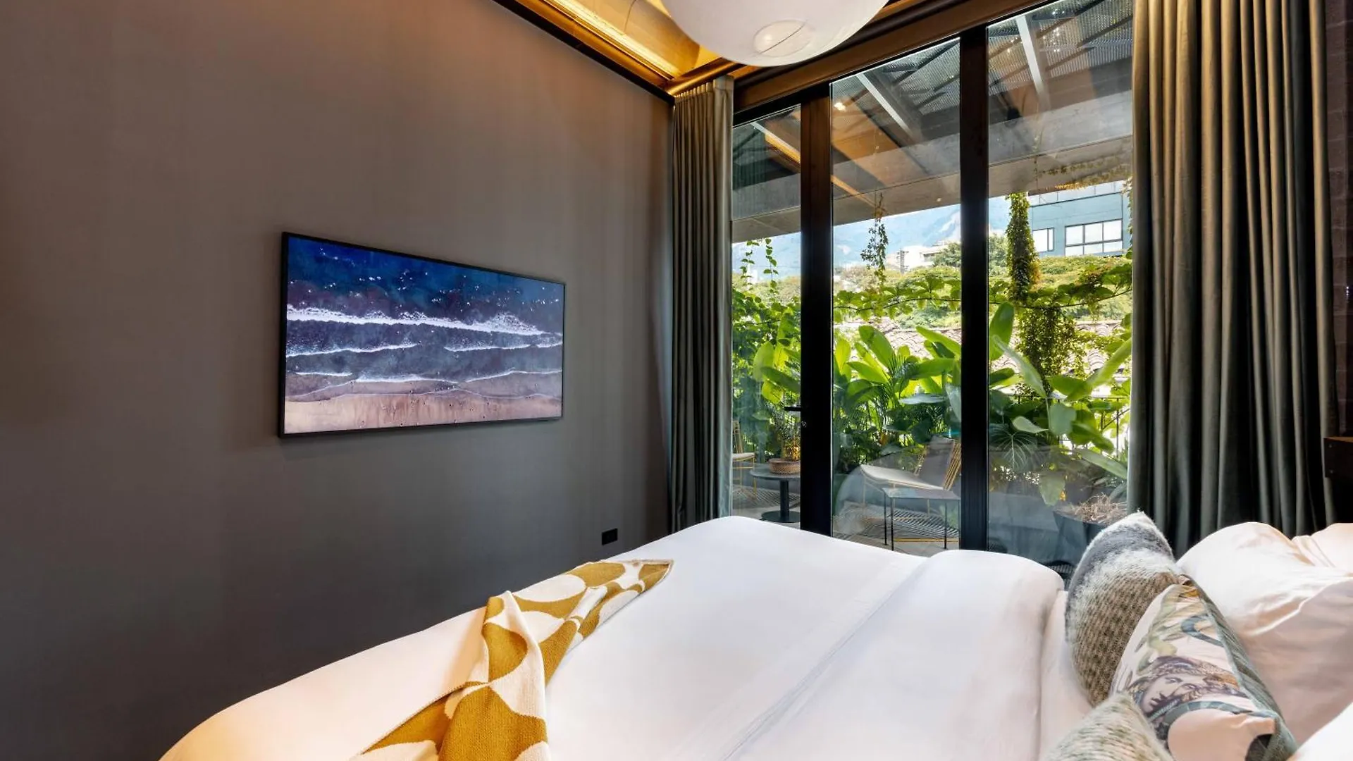 Primavera Luxury Apartments Medellín 5*,